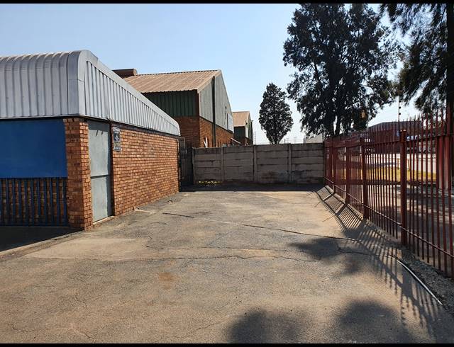 250M² WAREHOUSE TO LET IN ALRODE SOUTH